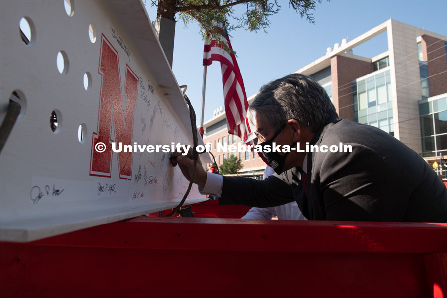 College of Engineering Dean Lance Perez adds his signature to the last beam before it is placed. Due to COVID-19 precautions, a public ceremony was not able to be held. Instead, signatures from college and university supporters and others involved in the Phase I project were gathered either remotely or by signing the beam individually. The final beam was installed at the topping off ceremony for Engineering Project, August 26, 2020. Photo by Greg Nathan / University Communication.